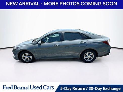 Used 2021 Hyundai Elantra SE FWD image 6