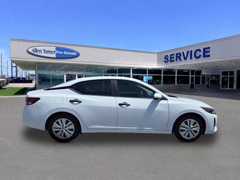 Used 2024 Nissan Sentra S FWD image 9