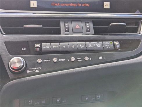 Used 2025 Lexus ES 300h w/ Premium Package image 10