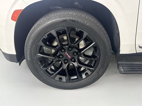 Used 2023 GMC Yukon Denali RWD image 32