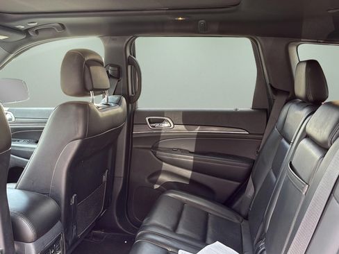 Used 2020 Jeep Grand Cherokee Limited w/ Luxury Group II AWD/4WD image 18