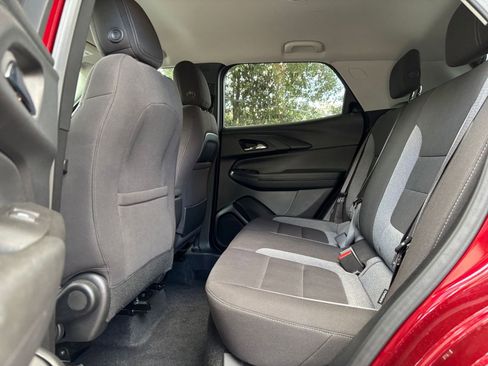 Used 2025 Chevrolet TrailBlazer LT FWD image 24