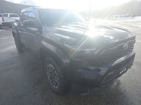 Used 2024 Toyota Tacoma TRD Sport w/ TRD Sport Upgrade Package image 23