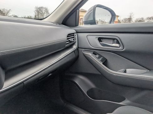 Used 2025 Nissan Rogue SV image 28