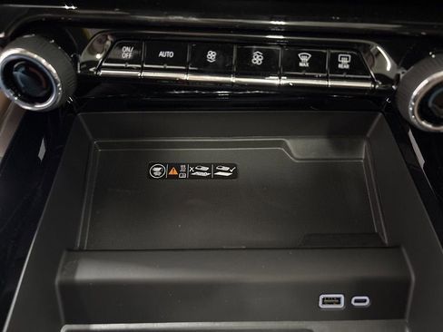 New 2026 Chevrolet Suburban High Country AWD/4WD image 19