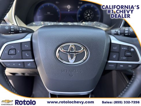Used 2025 Toyota Highlander Platinum AWD/4WD image 29