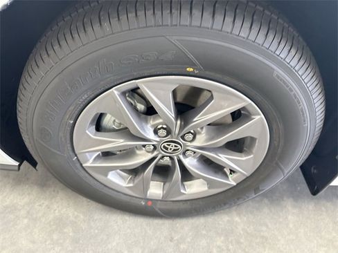 New 2025 Toyota Sienna XLE image 13