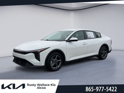 Used 2025 Kia K4 FWD image 1