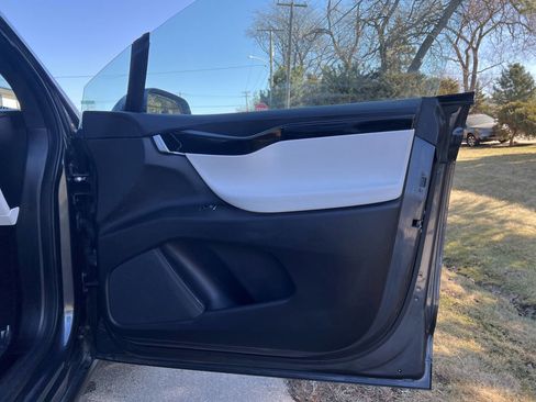 Used 2019 Tesla Model X 75D image 24