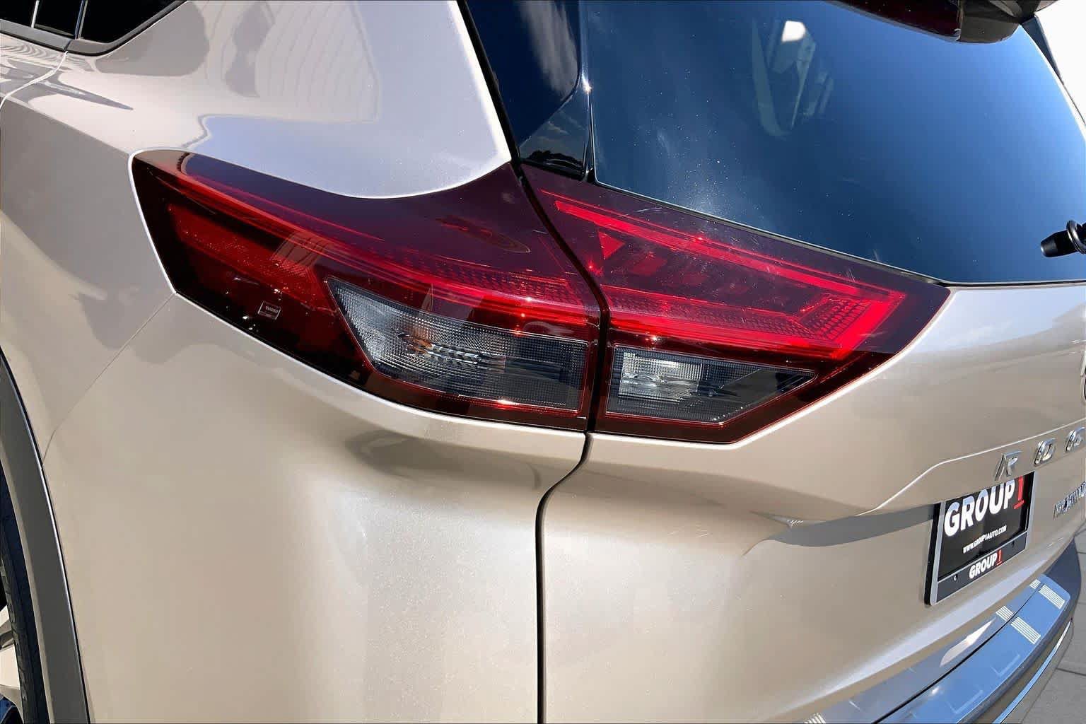 Used 2023 Nissan Rogue Platinum FWD image 29