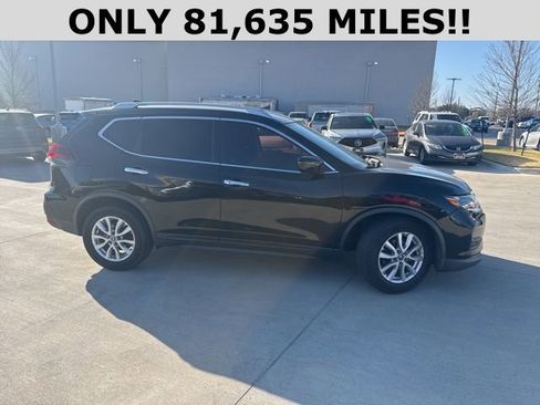 Used 2019 Nissan Rogue SV image 2