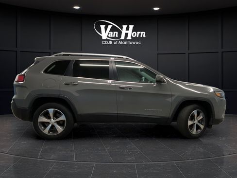 Used 2019 Jeep Cherokee Limited w/ Technology Group AWD/4WD image 2