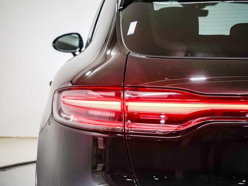 Used 2024 Porsche Macan image 9