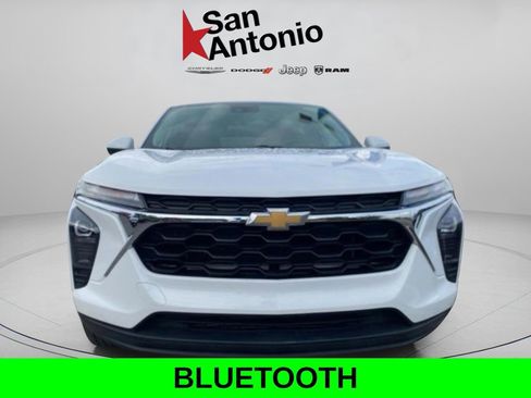 Used 2024 Chevrolet Trax LS w/ LS Convenience Package image 3