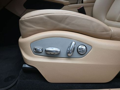 Certified 2025 Porsche Macan AWD/4WD image 15
