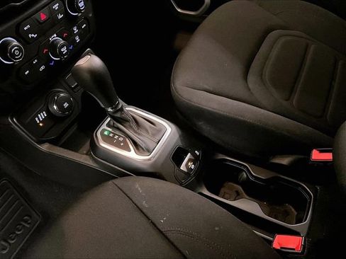 Used 2018 Jeep Renegade Latitude w/ UConnect 8.4 Nav Group AWD/4WD image 16
