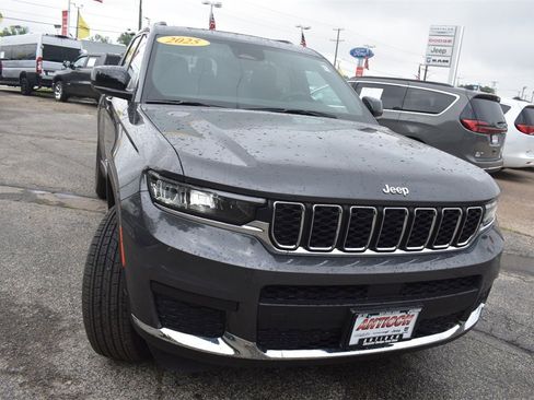 Used 2025 Jeep Grand Cherokee L Laredo w/ Trailer Tow Package image 10