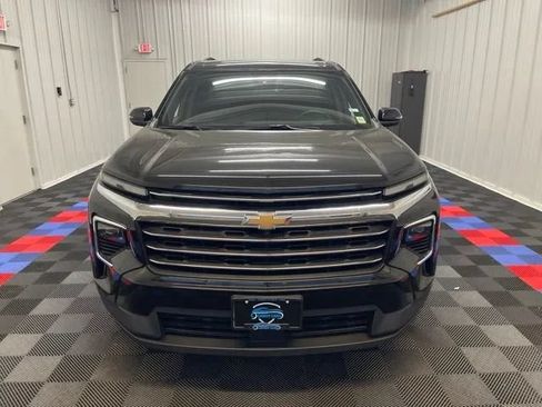 Used 2025 Chevrolet Traverse LT FWD image 9