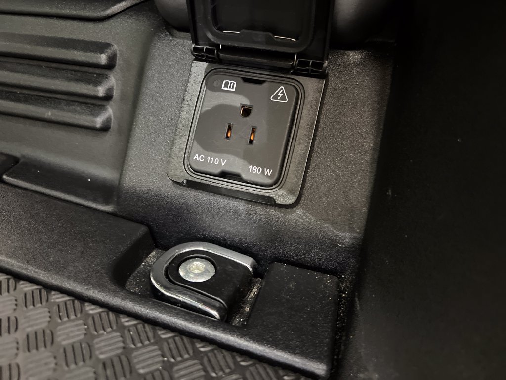 Used 2025 Land Rover Defender 110 S AWD/4WD image 47