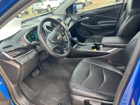 Used 2017 Chevrolet Volt Premier w/ Driver Confidence II Package FWD image 17