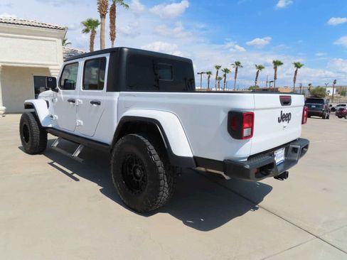 Used 2023 Jeep Gladiator Sport AWD/4WD image 7