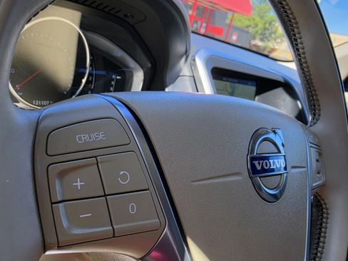 Used 2015 Volvo XC60 T5 Premier w/ Proximity Package image 43