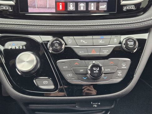 New 2026 Chrysler Pacifica Select image 18