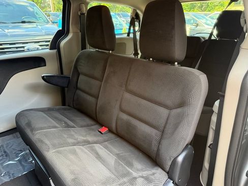 Used 2018 Dodge Grand Caravan SE w/ UConnect Hands-Free Group FWD image 14