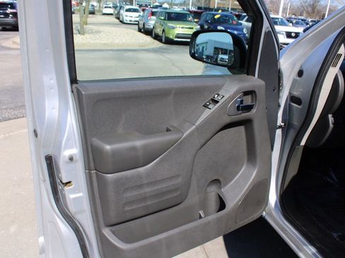 Used 2017 Nissan Frontier SV image 18