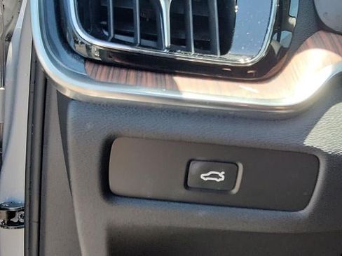 Used 2025 Volvo V60 B5 Cross Country Plus AWD/4WD image 17