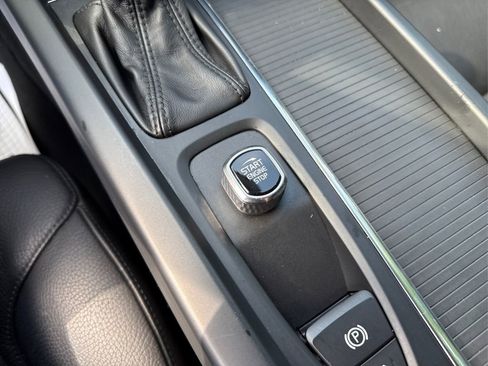 Used 2018 Volvo XC60 T5 Momentum w/ Vision Package image 33