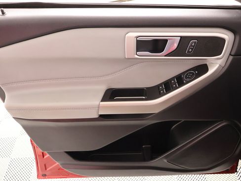 Used 2022 Ford Explorer XLT w/ Equipment Group 202A image 17