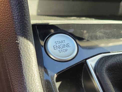 Used 2024 Volkswagen Taos SE image 27