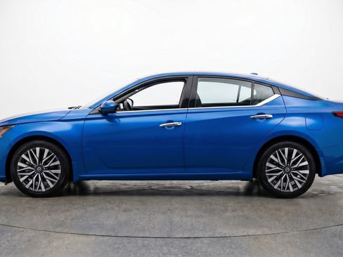 Used 2025 Nissan Altima 2.5 SV FWD image 5