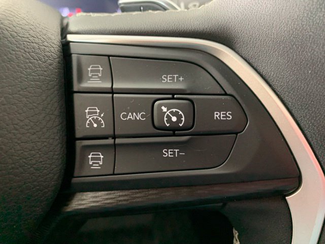 Used 2023 Jeep Grand Cherokee Altitude AWD/4WD image 31