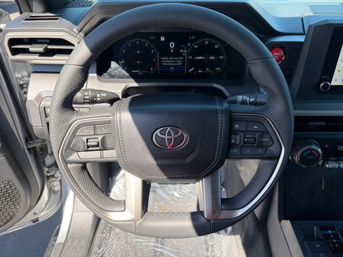 Used 2025 Toyota Tacoma TRD Sport AWD/4WD image 12