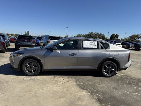 New 2025 Kia K4 LXS image 8