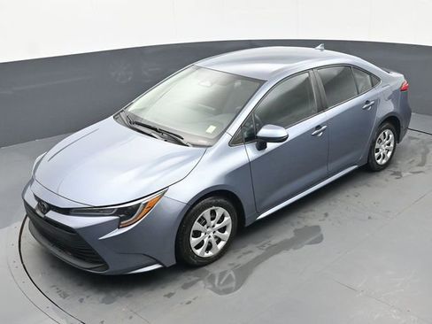 Used 2023 Toyota Corolla LE image 33