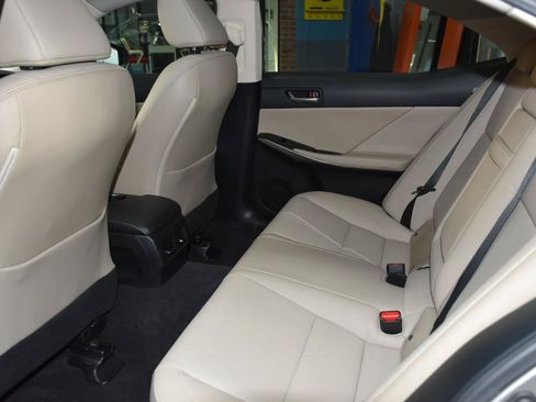 Used 2018 Lexus IS 300 AWD image 28