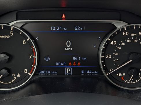 Used 2024 Nissan Altima 2.5 SR image 11