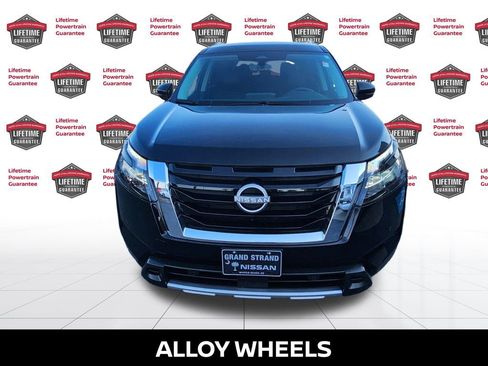 Used 2025 Nissan Pathfinder SL image 5