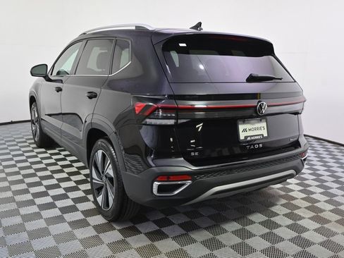 Used 2025 Volkswagen Taos SE AWD/4WD image 4