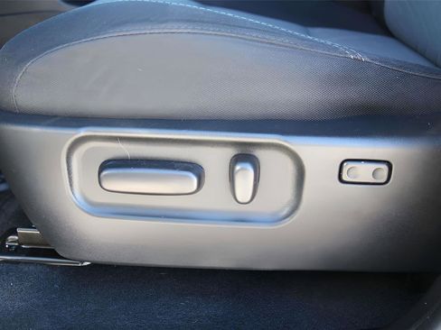 Used 2022 Toyota Tacoma TRD Sport w/ Technology Package image 20