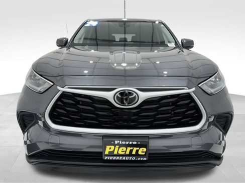 Used 2024 Toyota Highlander LE image 7