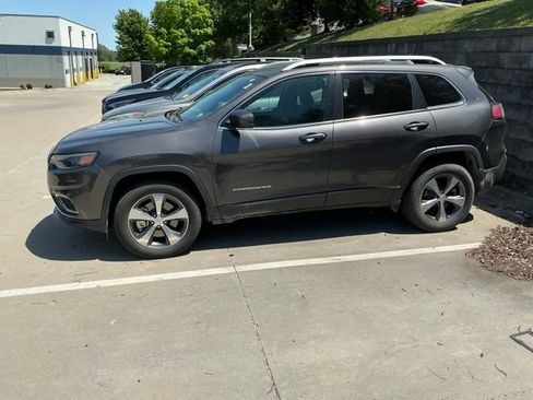 Used 2019 Jeep Cherokee Limited AWD/4WD image 5