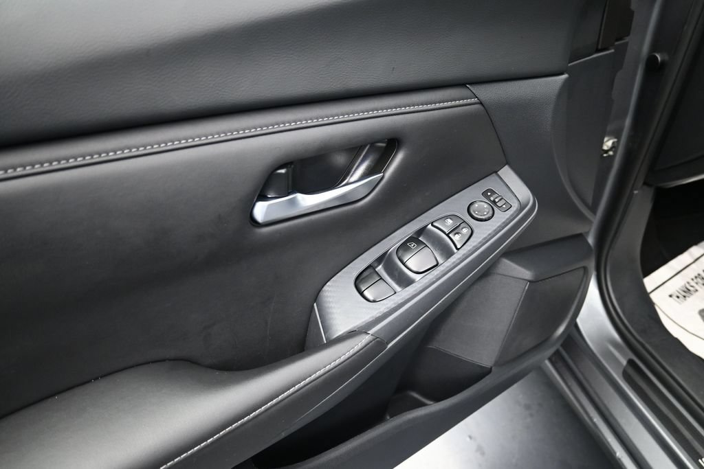 Used 2025 Nissan Sentra SV FWD image 23