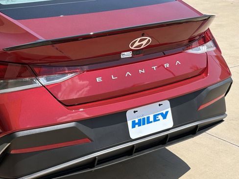 Certified 2025 Hyundai Elantra Sport FWD image 7