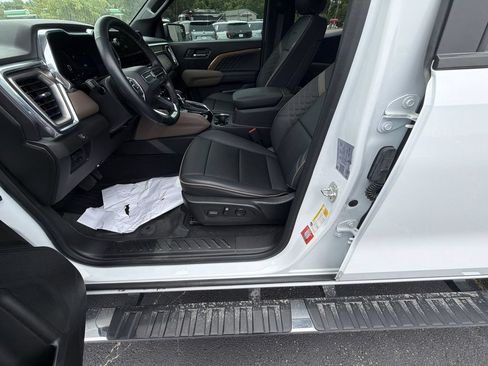 Used 2024 GMC Canyon Denali AWD/4WD image 12