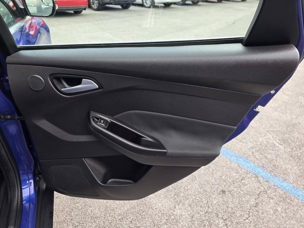 Used 2014 Ford Focus Titanium FWD image 37