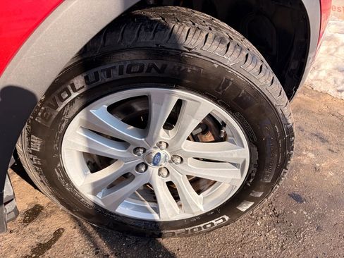 Used 2018 Ford Explorer XLT image 36